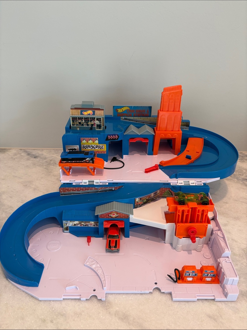 Hot Wheels Car Wash and Service Station